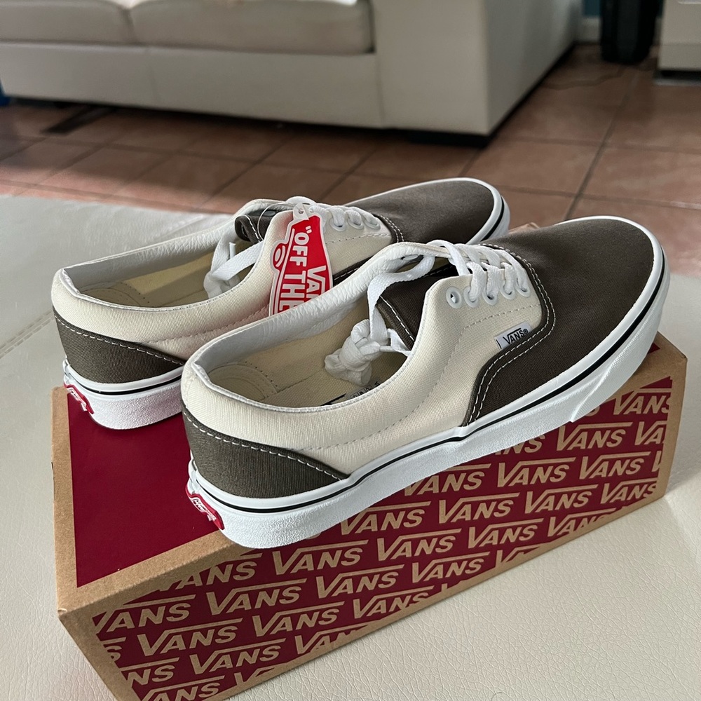 ❌SOLD Authentic Vans shoes | New Vans White / Olive Green